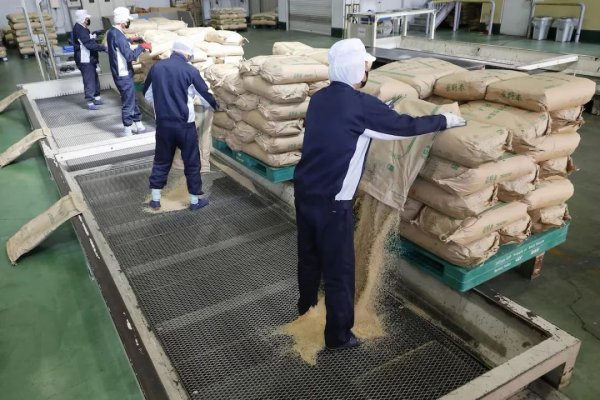 股票配资排名在线查询 石破茂硬扛通胀“顺差爆表，物价飞涨！日元贬值下，日本陷入‘纸面繁荣’？”